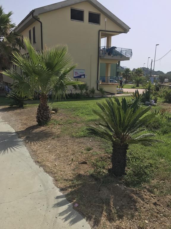 Baia Dei Canonici Aparthotel Villaggio Le Rocelle Kültér fotó