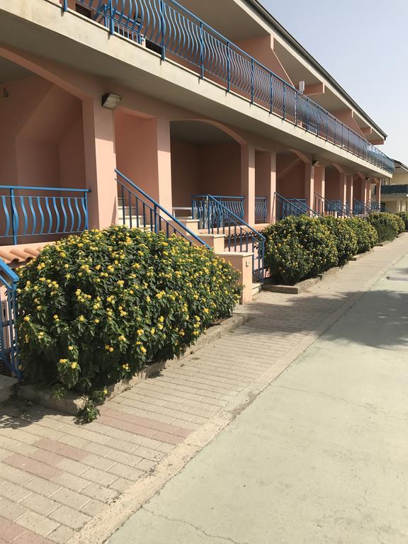 Baia Dei Canonici Aparthotel Villaggio Le Rocelle Kültér fotó