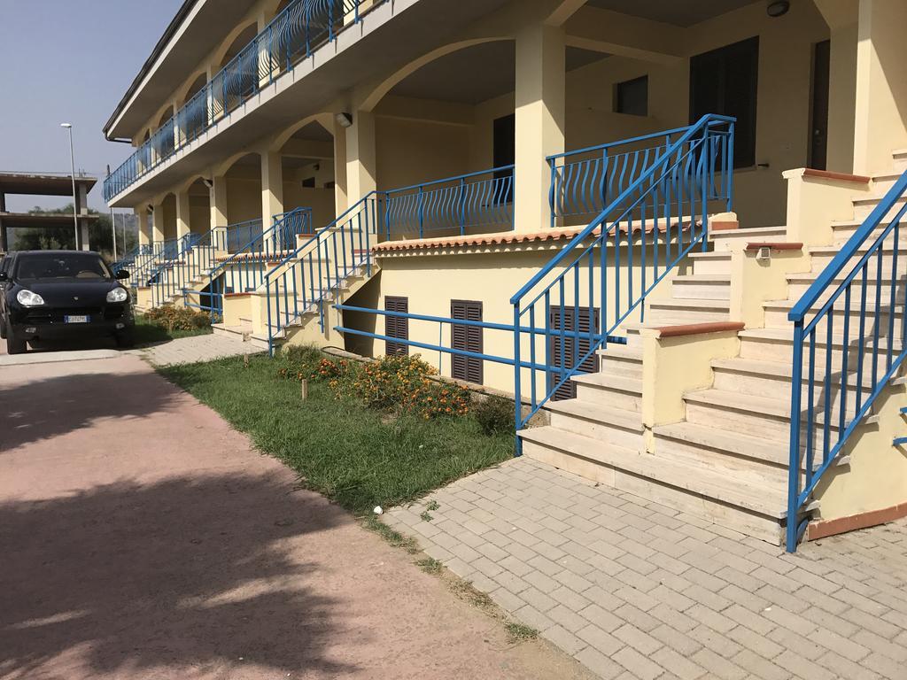 Baia Dei Canonici Aparthotel Villaggio Le Rocelle Kültér fotó