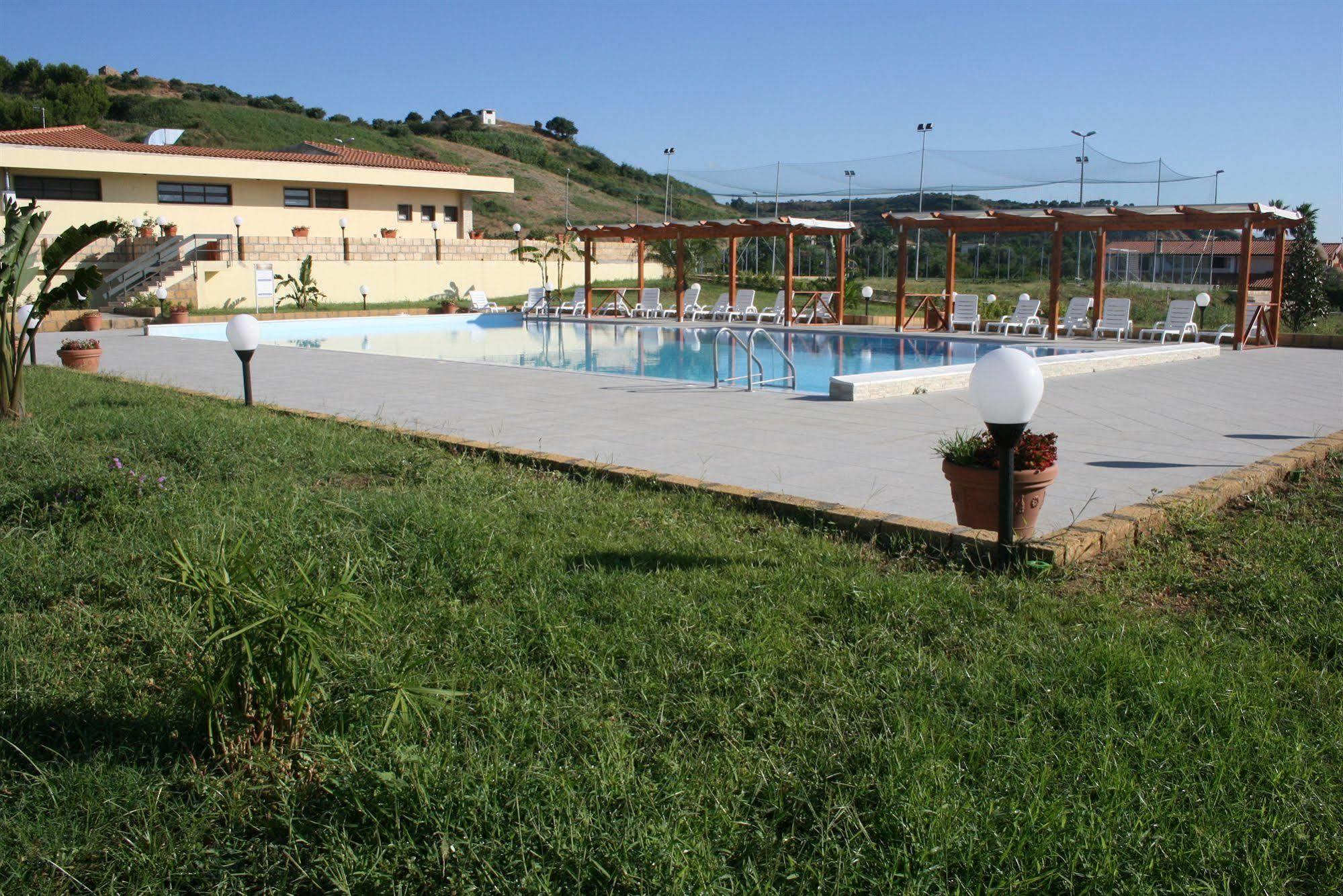 Baia Dei Canonici Aparthotel Villaggio Le Rocelle Kültér fotó