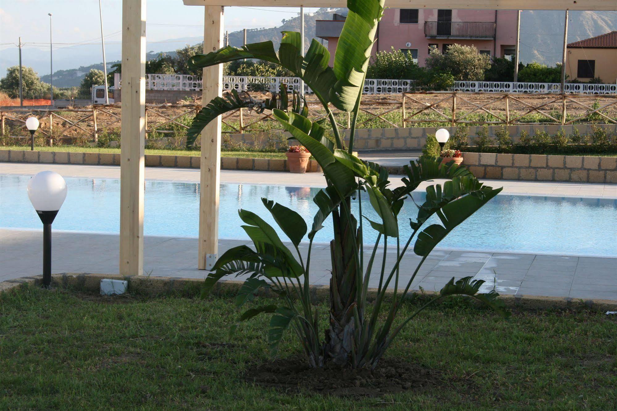 Baia Dei Canonici Aparthotel Villaggio Le Rocelle Kültér fotó